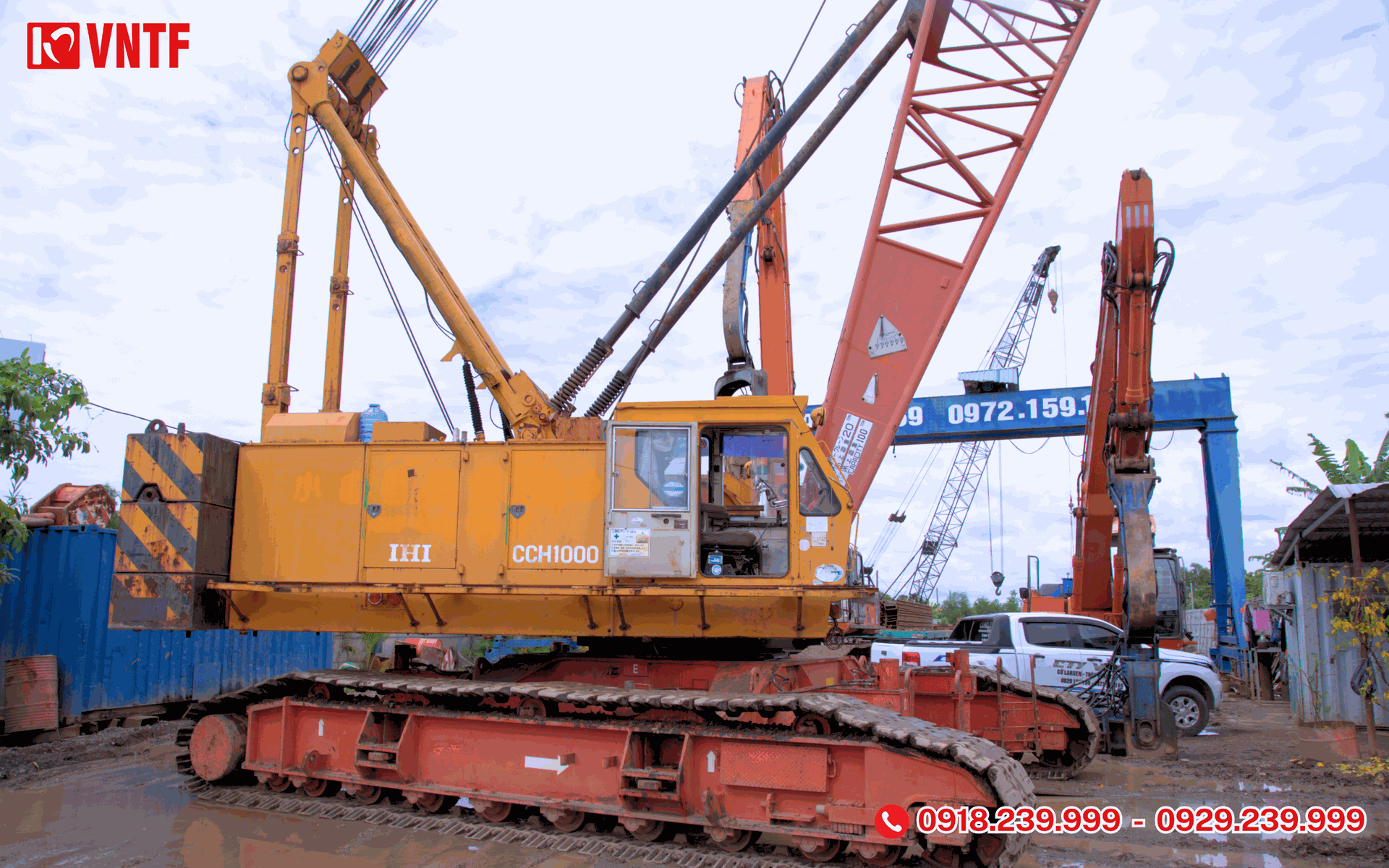 Xe cẩu bánh xích CH1000